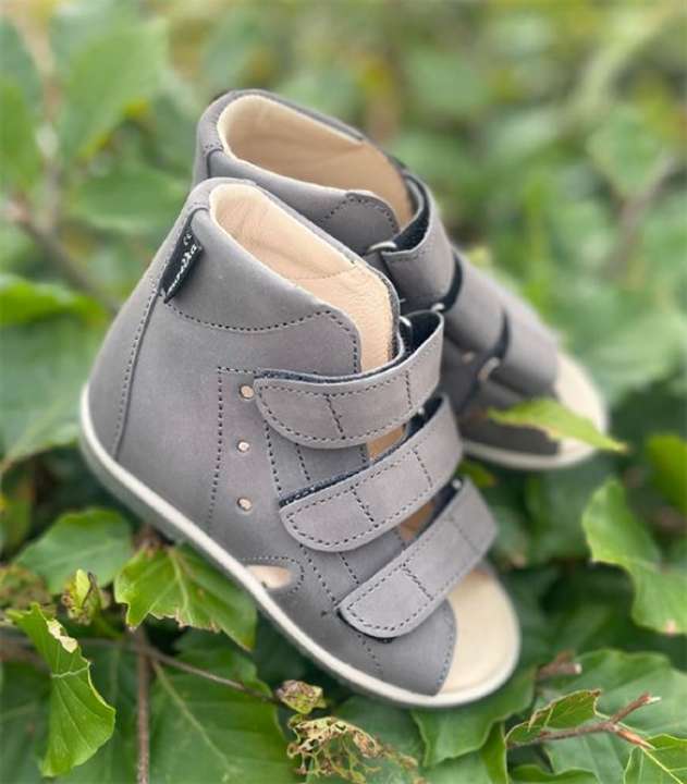 Priser på Aurelka sandal, grå - smal sandal med ekstra støtte